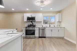 377 Wilshire St, Park Forest, IL 60466 - Photo 7