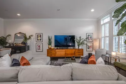 3024 W Newport Avenue, Chicago, IL 60618 - Photo 5