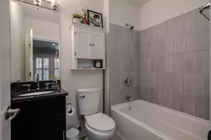 3024 W Newport Ave, Chicago, IL 60618 - Photo 31