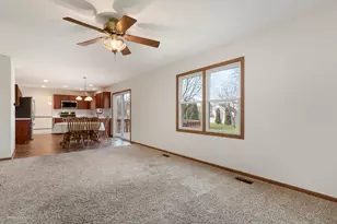 92 Foxboro Ln, Gurnee, IL 60031 - Photo 11