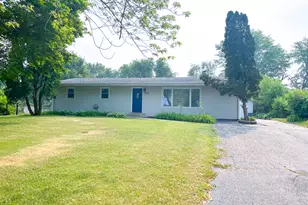 4720 Lincliff Dr, Rockford, IL 61109 - Photo 1