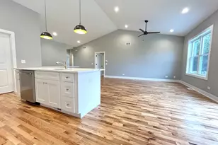 517 Cobblestone Cir, Harvard, IL 60033 - Photo 5