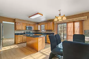 2051 Carlisle St, Algonquin, IL 60102 - Photo 9