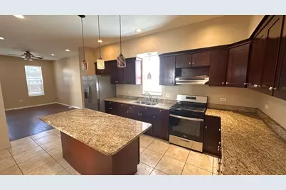 10710 S Green Bay Avenue, Chicago, IL 60617 - Photo 7