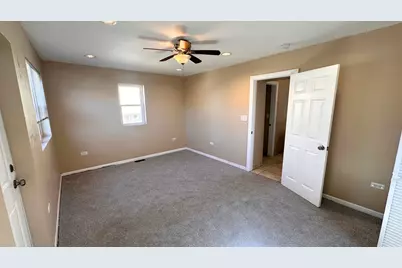 10710 S Green Bay Avenue, Chicago, IL 60617 - Photo 11