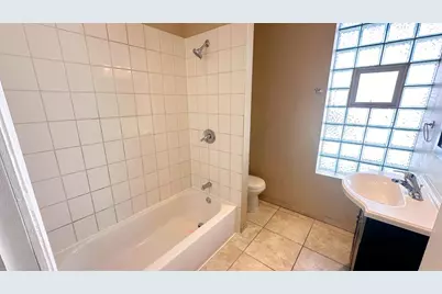 10710 S Green Bay Avenue, Chicago, IL 60617 - Photo 9