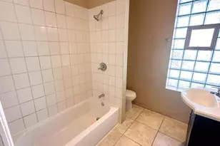 10710 S Green Bay Ave, Chicago, IL 60617 - Photo 9