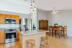 2013 Lyndhurst Ln, Aurora, IL 60503 - Photo 5