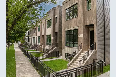 1638 W Wolfram Street, Chicago, IL 60657 - Photo 1