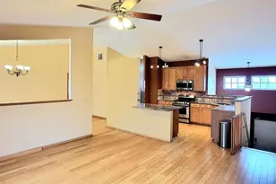 345 Thornwood Way, South Elgin, IL 60177 - Photo 5