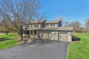 209 Mooregate Trail, Hawthorn Woods, IL 60047 - Photo 3
