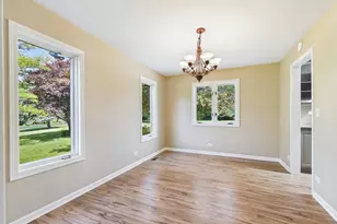 209 Mooregate Trail, Hawthorn Woods, IL 60047 - Photo 5