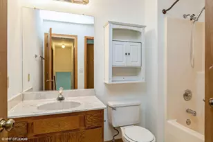 664 Regent Dr, Crystal Lake, IL 60014 - Photo 7