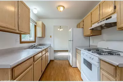 664 Regent Drive, Crystal Lake, IL 60014 - Photo 3