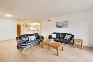 1327 Brown St, Des Plaines, IL 60016 - Photo 5