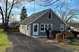 621 Mohawk St, Joliet, IL 60432 - Photo 1