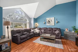 2302 Red Hawk Dr, Plainfield, IL 60586 - Photo 3