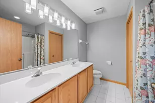 2466 Amber Ln, Elgin, IL 60123 - Photo 15