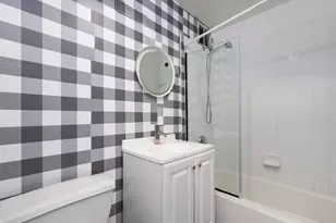 655 W Irving Park Rd, Chicago, IL 60613 - Photo 13