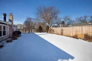 3806 Michael Ln, Glenview, IL 60026 - Photo 23