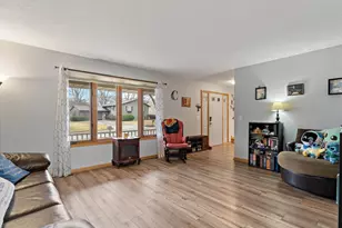 704 E 6th St, Coal Valley, IL 61240 - Photo 7