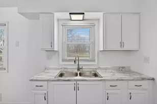 4193 Ardmore Ave, Rockford, IL 61102 - Photo 9