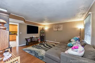 930 Maple Ct, Bartlett, IL 60103 - Photo 3