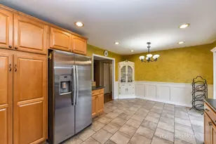 930 Maple Ct, Bartlett, IL 60103 - Photo 9