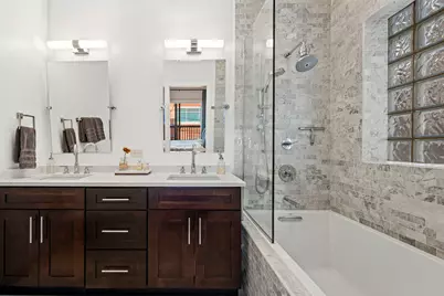 1318 W Fletcher Street #2W, Chicago, IL 60657 - Photo 11