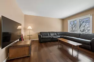 135 Ambassador Ave, Romeoville, IL 60446 - Photo 3