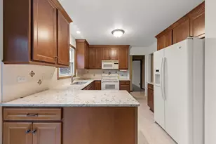 966 W Bauer Rd, Naperville, IL 60563 - Photo 9