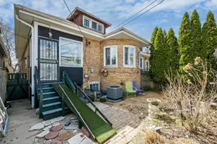 2542 W Coyle Ave, Chicago, IL 60645 - Photo 23