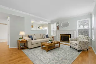 35 S London Ct, South Elgin, IL 60177 - Photo 3