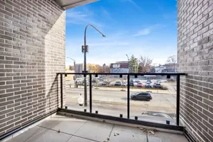 3352 N Ashland Ave, Chicago, IL 60657 - Photo 11