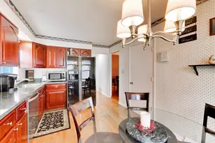 1111 E Greenwood Dr, Mount Prospect, IL 60056 - Photo 11