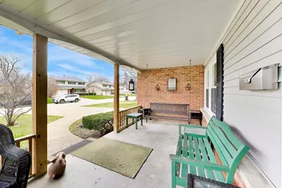 1111 E Greenwood Drive, Mount Prospect, IL 60056 - Photo 3