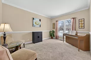 1823 Kings Gate Ln, Crystal Lake, IL 60014 - Photo 5