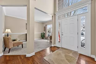 1823 Kings Gate Ln, Crystal Lake, IL 60014 - Photo 3