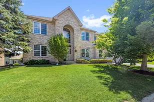 4 Sherwood Ct, Lake in the Hills, IL 60156 - Photo 1