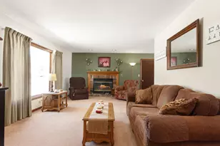 907 Obrien St, Harvard, IL 60033 - Photo 3