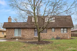 825 Columbia Ln, Darien, IL 60561 - Photo 21