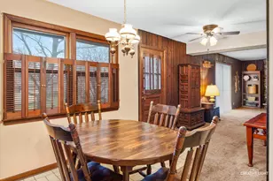 825 Columbia Ln, Darien, IL 60561 - Photo 9