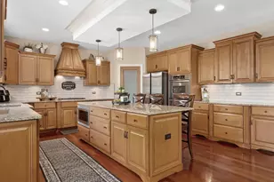 37W220 Mission Hills Dr, Saint Charles, IL 60175 - Photo 17