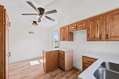 619 E 11th Street, Gibson City, IL 60936 - Photo 11