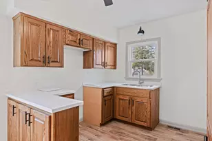 619 E 11th St, Gibson City, IL 60936 - Photo 9