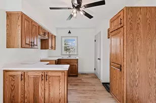 619 E 11th St, Gibson City, IL 60936 - Photo 7