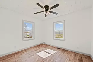 619 E 11th St, Gibson City, IL 60936 - Photo 13