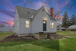 619 E 11th St, Gibson City, IL 60936 - Photo 27