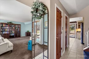 286 Stonegate Rd, Clarendon Hills, IL 60514 - Photo 9