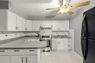 8995 Kennedy Dr N, Des Plaines, IL 60016 - Photo 9